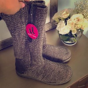 Knitted winter boots